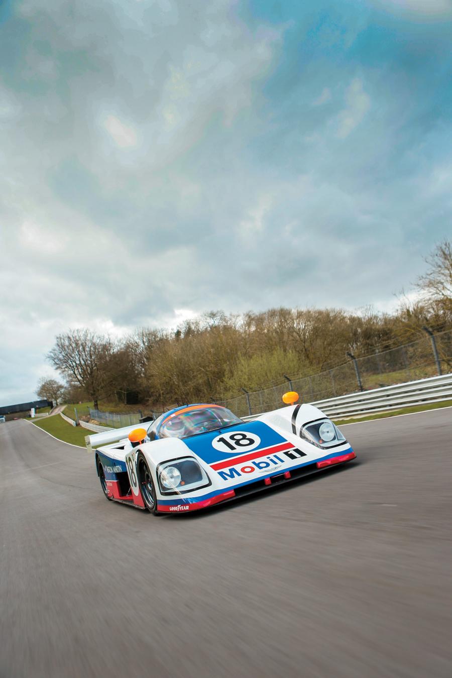  Aston Martin AMR1 1988 года  (фото 10 из 44)